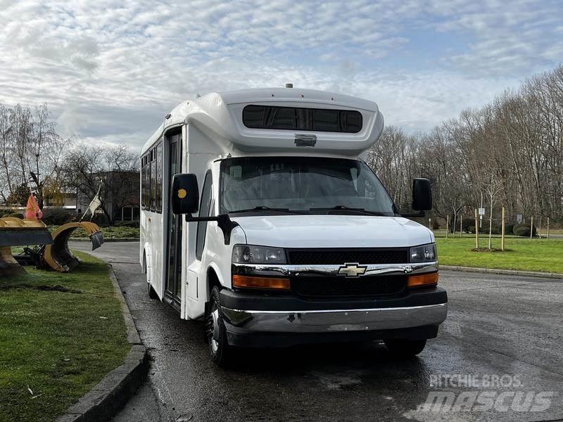 Chevrolet Express 迷你巴士