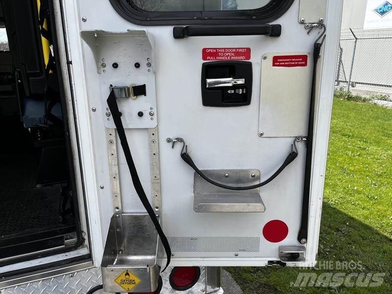 Chevrolet Express 廂式貨物運輸車