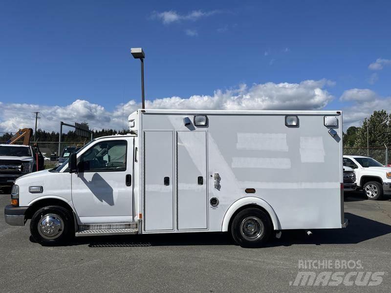 Chevrolet Express 迷你巴士