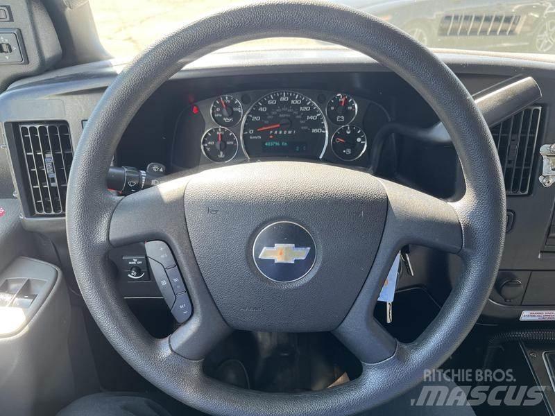 Chevrolet Express 迷你巴士