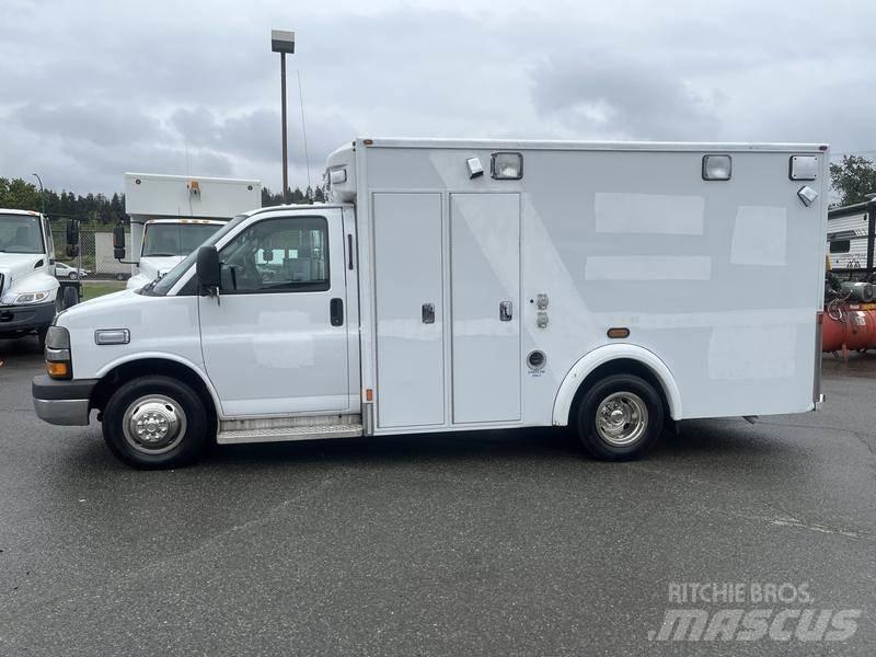Chevrolet Express 迷你巴士