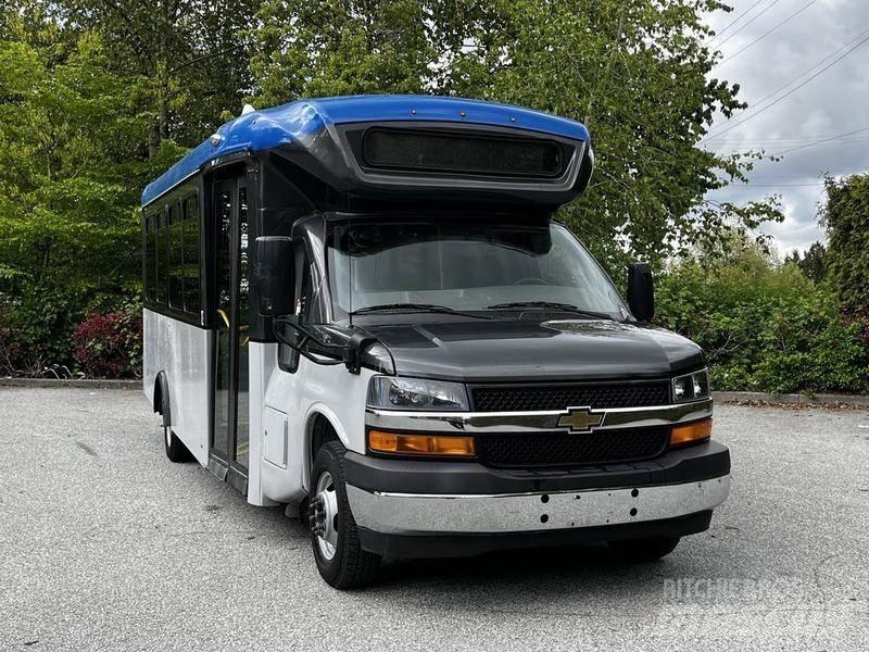 Chevrolet Express 迷你巴士