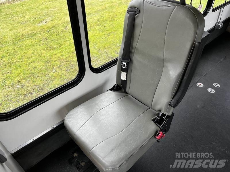 Ford Econoline 迷你巴士