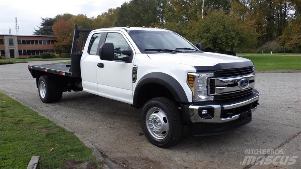 Ford F-550 平板式/側卸式卡車