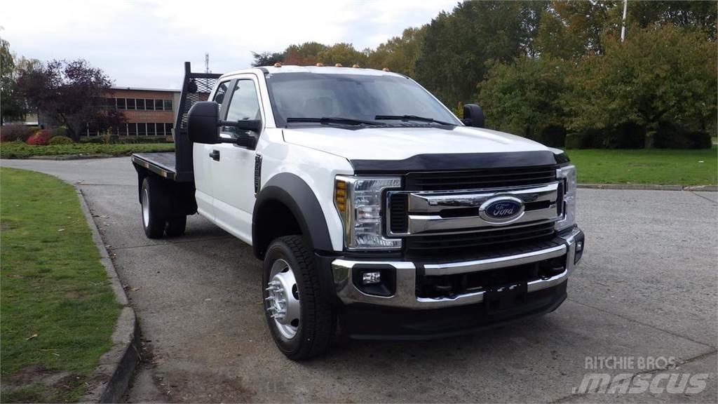 Ford F-550 平板式/側卸式卡車