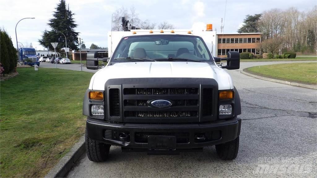 Ford F-550 起重機卡車