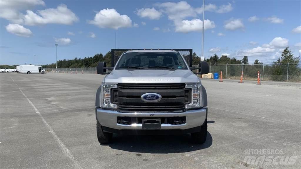 Ford F-550 平板式/側卸式卡車