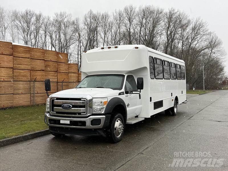 Ford F-550 迷你巴士
