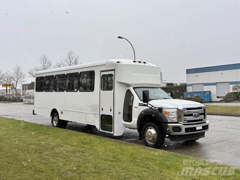 Ford F-550 迷你巴士