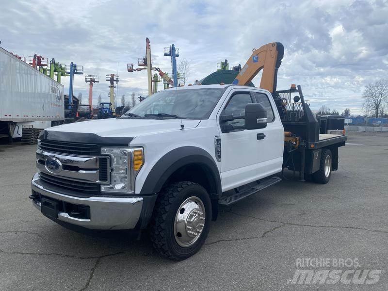 Ford F-550 起重機卡車