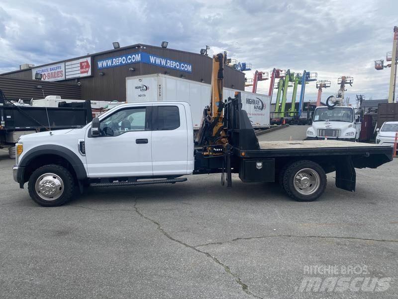Ford F-550 起重機卡車
