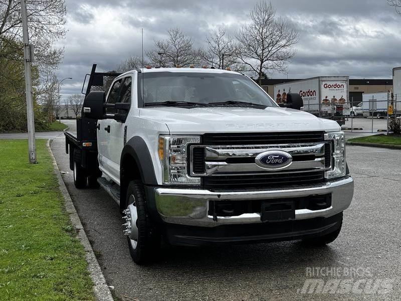 Ford F-550 平板式/側卸式卡車