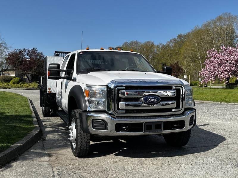Ford F-550 平板式/側卸式卡車