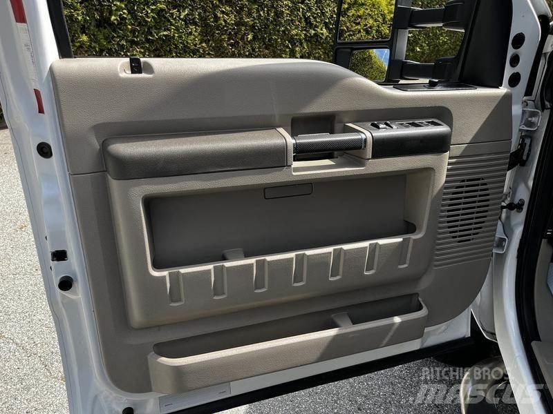 Ford F-550 都市/通用型車輛