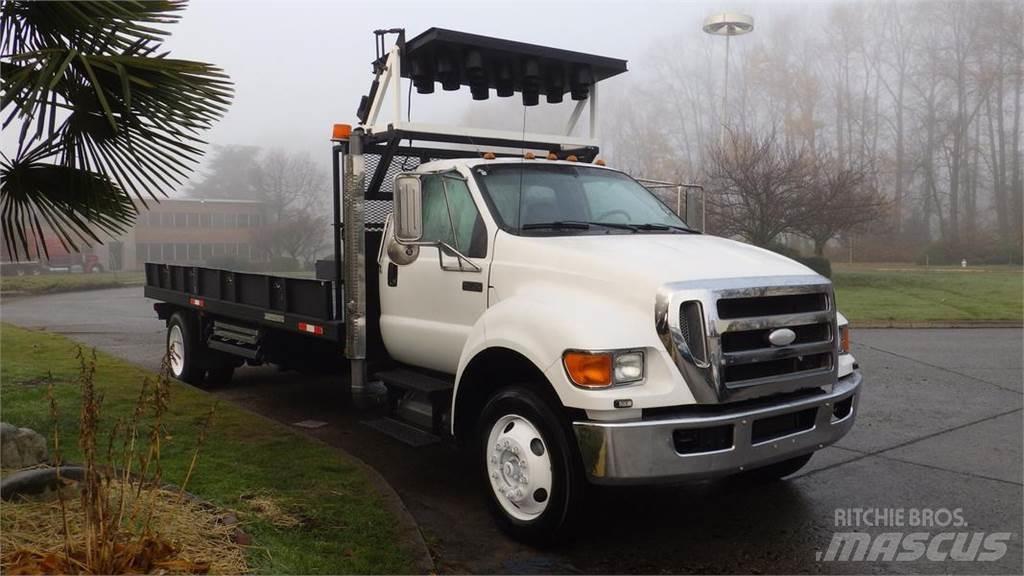Ford F-750 平板式/側卸式卡車