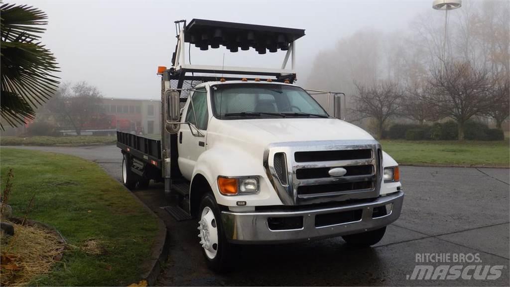 Ford F-750 平板式/側卸式卡車