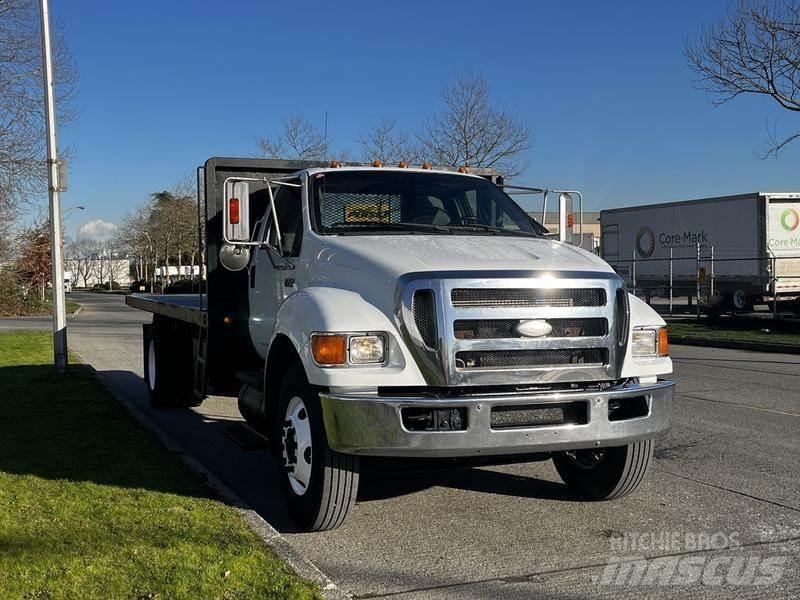 Ford F-750 平板式/側卸式卡車