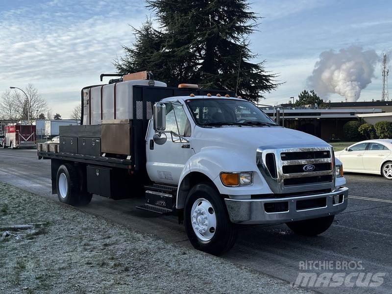 Ford F-750 平板式/側卸式卡車