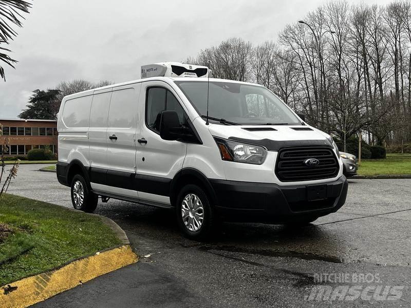 Ford Transit 廂式貨物運輸車