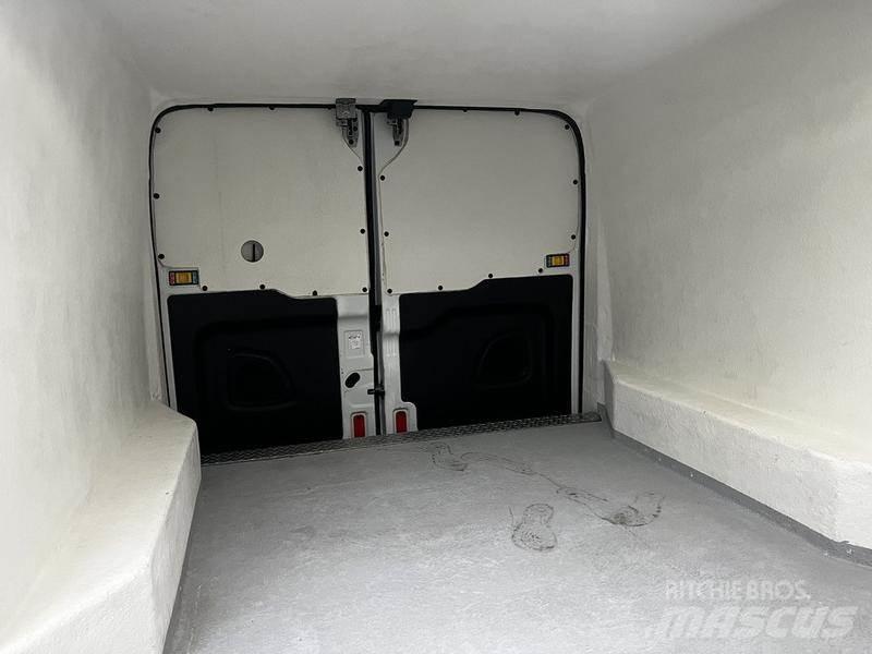 Ford Transit 廂式貨物運輸車