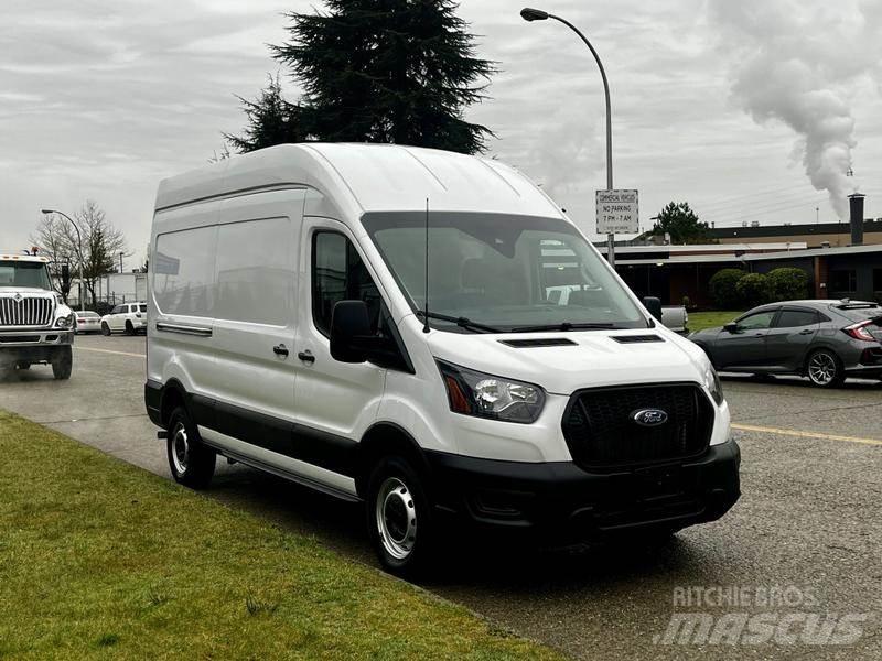 Ford Transit 廂式貨物運輸車