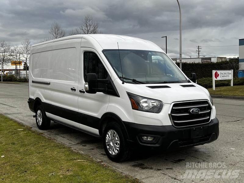 Ford Transit 廂式貨物運輸車