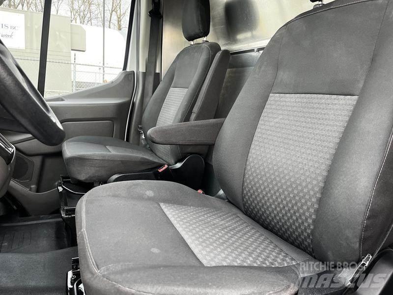 Ford Transit 廂式貨物運輸車