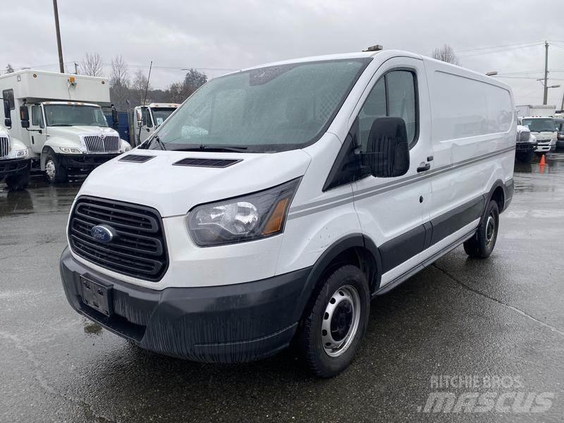 Ford Transit 廂式貨物運輸車