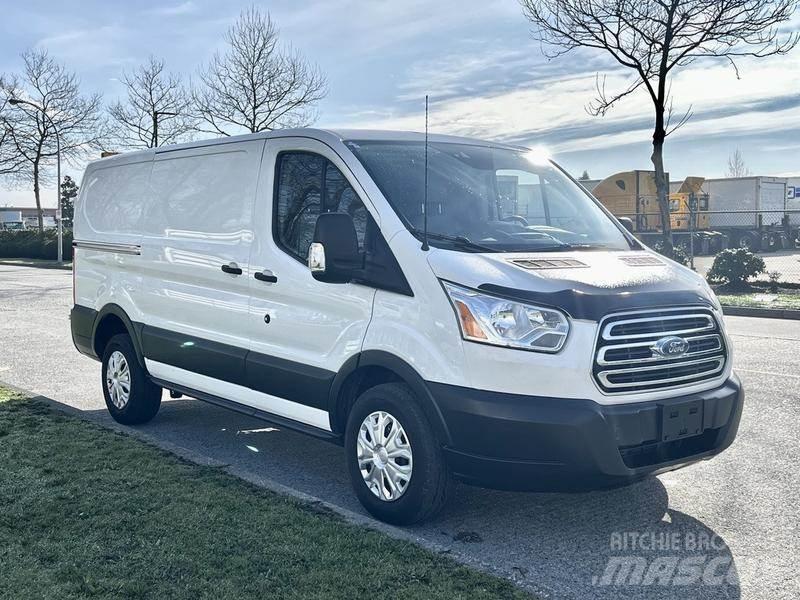 Ford Transit 廂式貨物運輸車