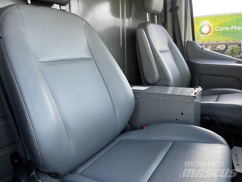 Ford Transit 廂式貨物運輸車