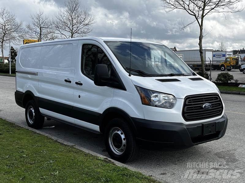 Ford Transit 廂式貨物運輸車