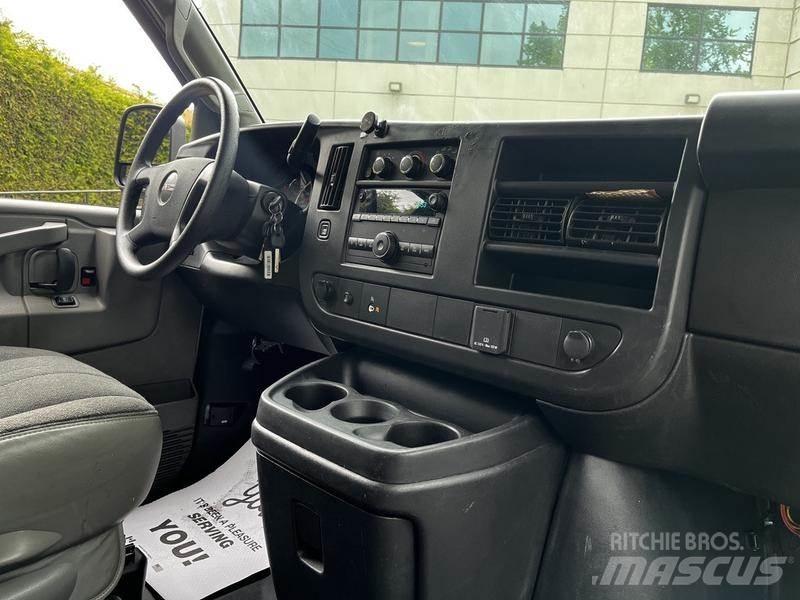 GMC Savana 廂式貨物運輸車