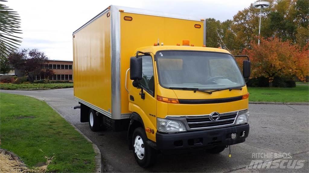 Hino 145 廂式貨物運輸車