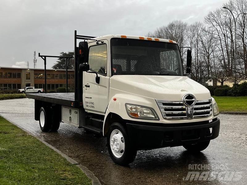 Hino 155 平板式/側卸式卡車