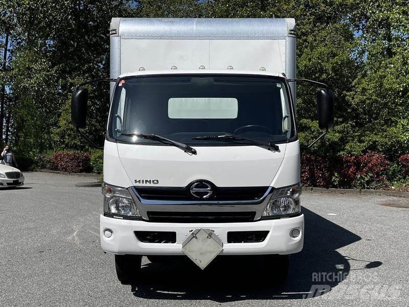 Hino 155 廂式貨物運輸車