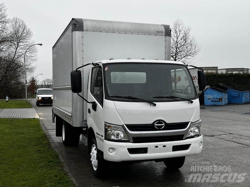 Hino 195 廂式貨物運輸車