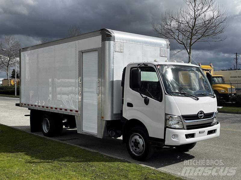 Hino 195 廂式貨物運輸車