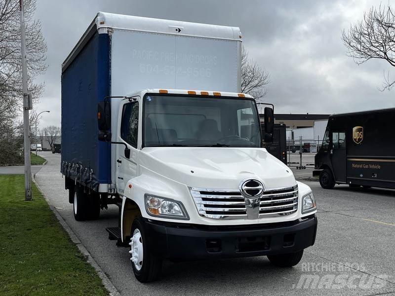 Hino 268 廂式貨物運輸車