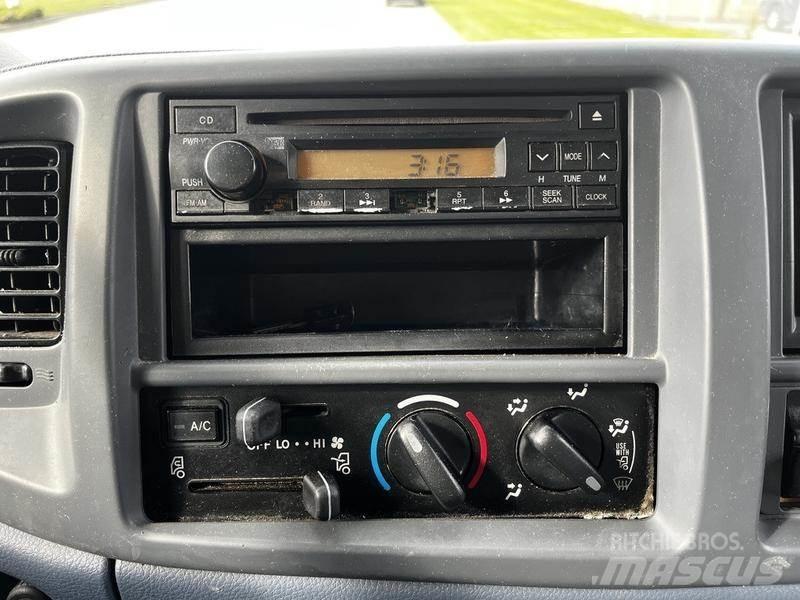 Hino 268 廂式貨物運輸車