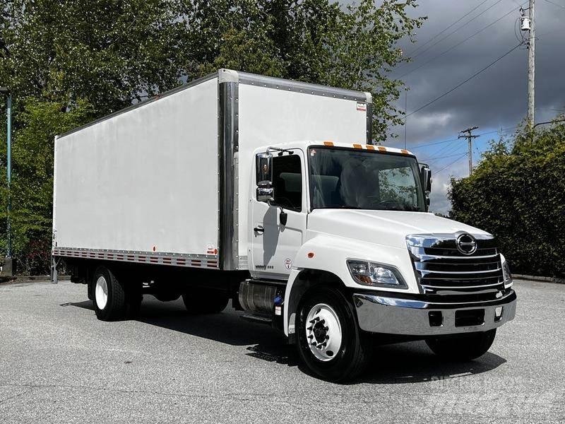 Hino 338 廂式貨物運輸車