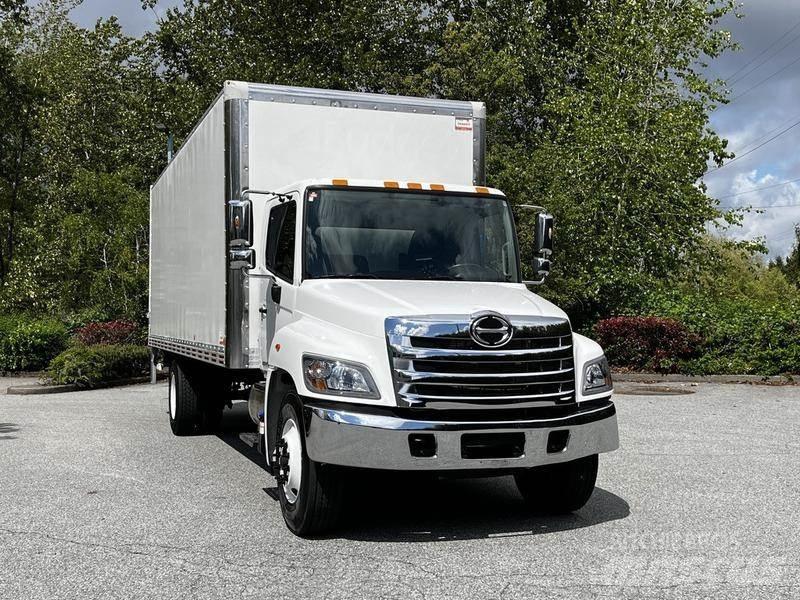 Hino 338 廂式貨物運輸車