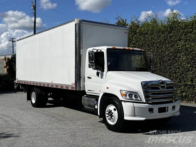 Hino 338 廂式貨物運輸車