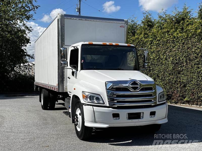 Hino 338 廂式貨物運輸車