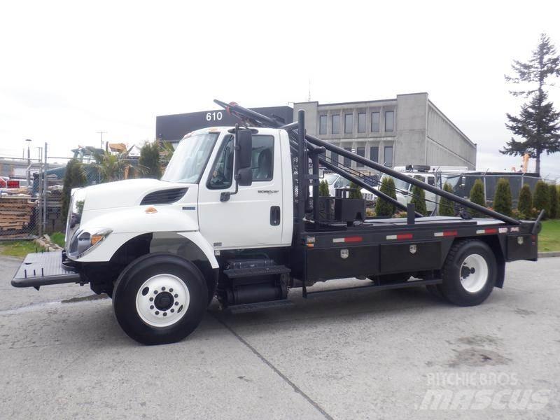 International 7300 平板式/側卸式卡車