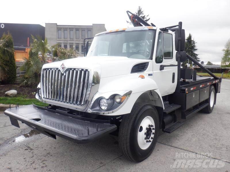 International 7300 平板式/側卸式卡車
