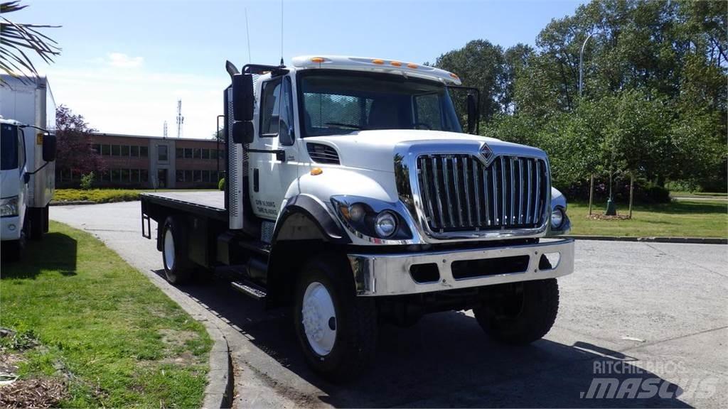 International 7400 平板式/側卸式卡車