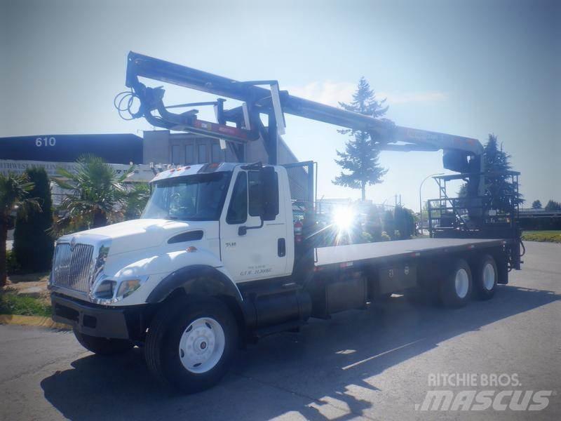 International 7500 起重機卡車
