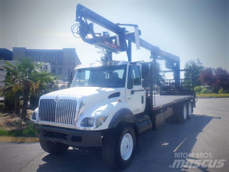 International 7500 起重機卡車