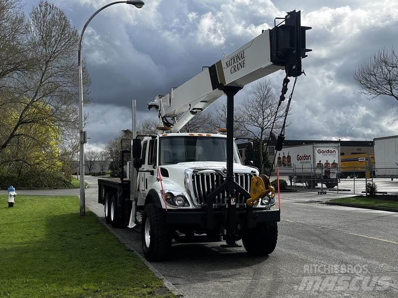 International 7500 起重機卡車