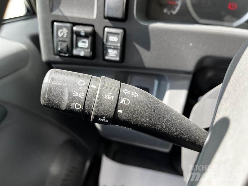 Isuzu NQR 廂式貨物運輸車